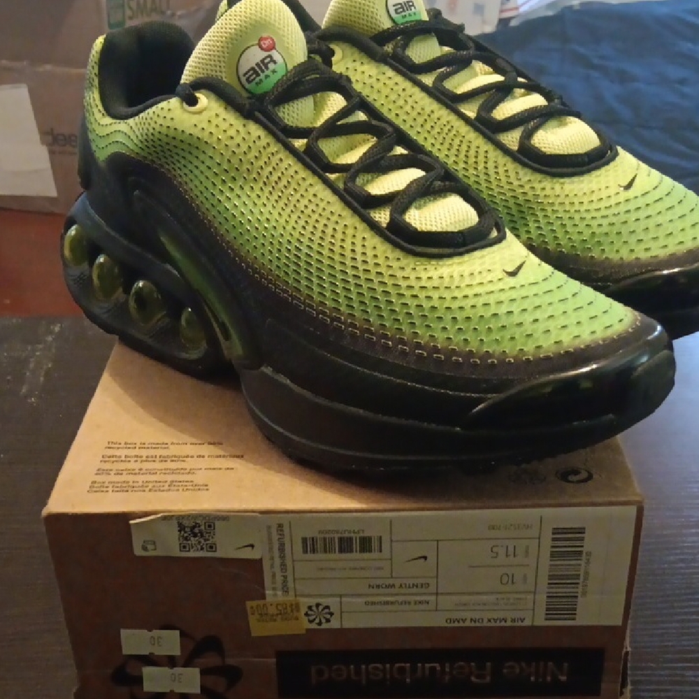 Nike Air Max Sneakers - Lemon Twist and Black Mens SZ 10 Womens SZ 11.5 NWOT - Picture 2 of 9